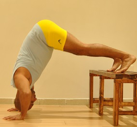 hand-stand-push_up